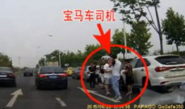 车祸短视频,车祸现场短视频揭示事故惊险瞬间